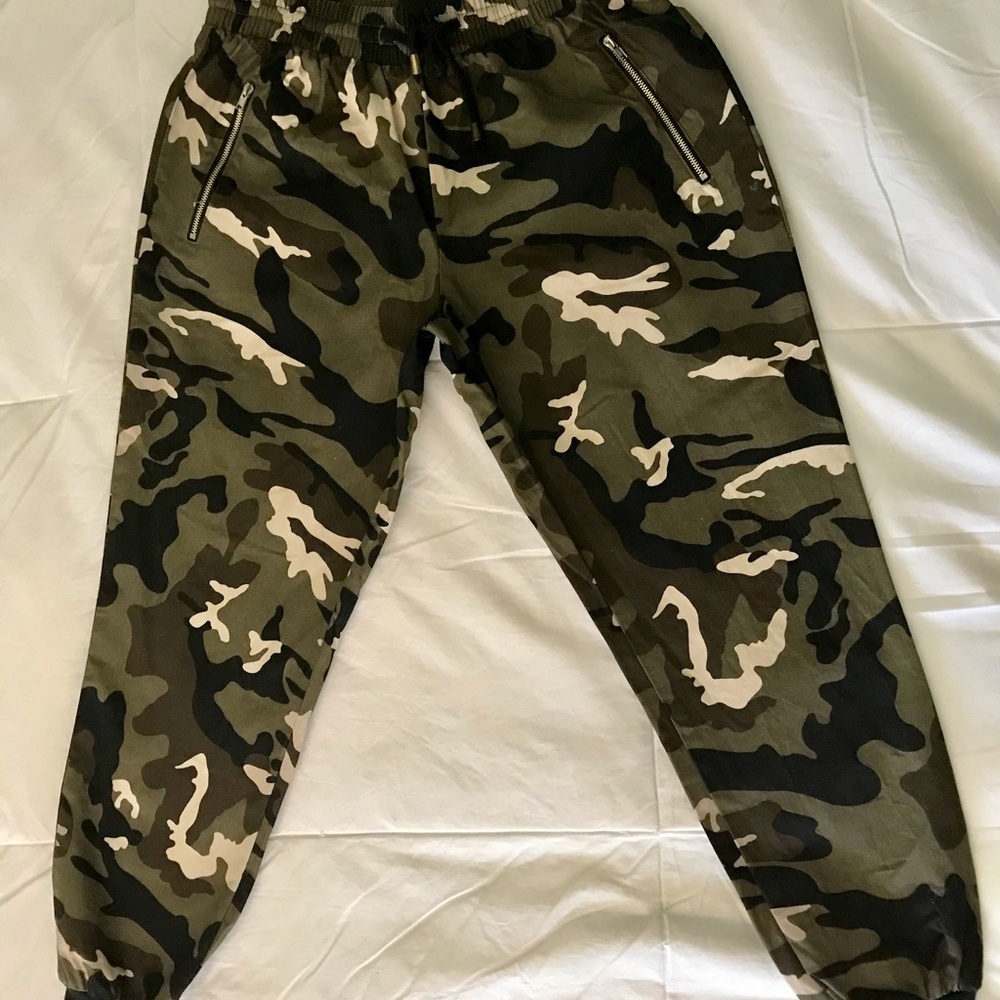 CAMO JOGGER PANTS